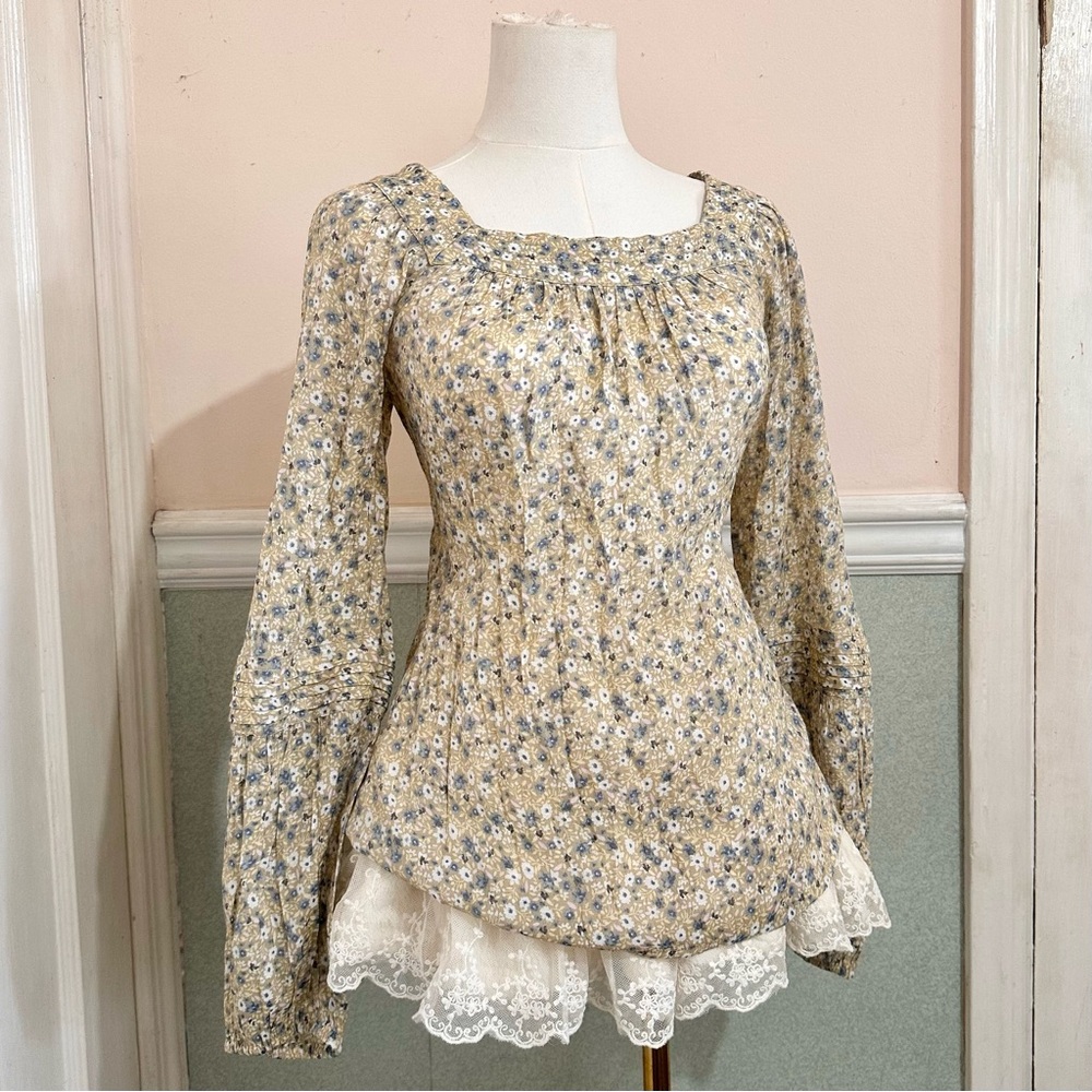 Lauren Conrad tan floral blouse size XS - fairycore cottagecore style
